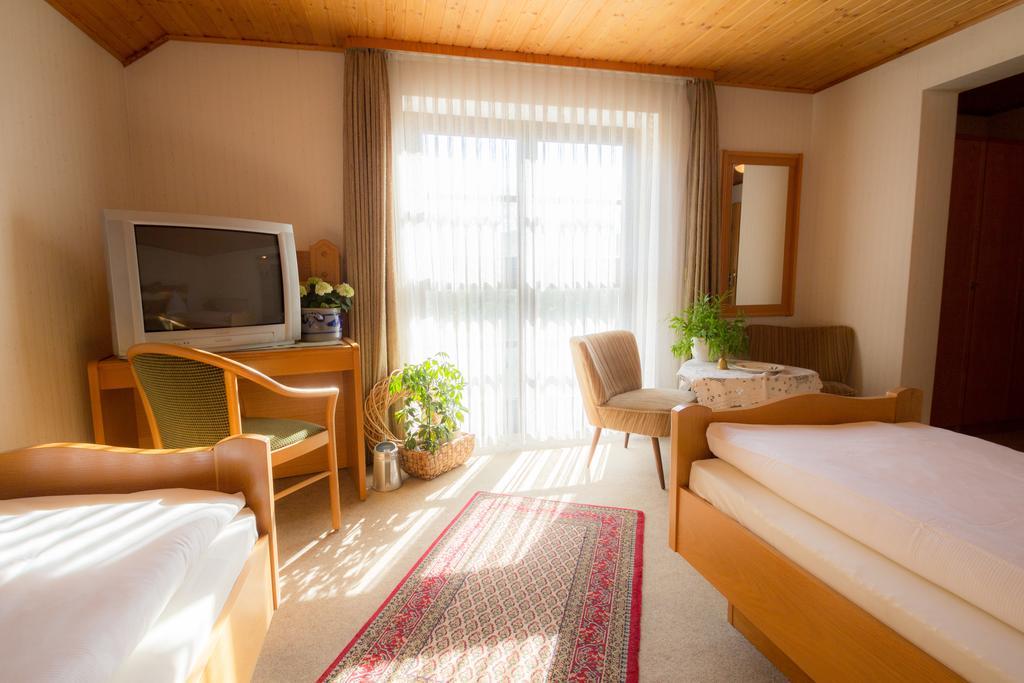 Hotel Am Lingelbach Knüllwald Pokoj fotografie