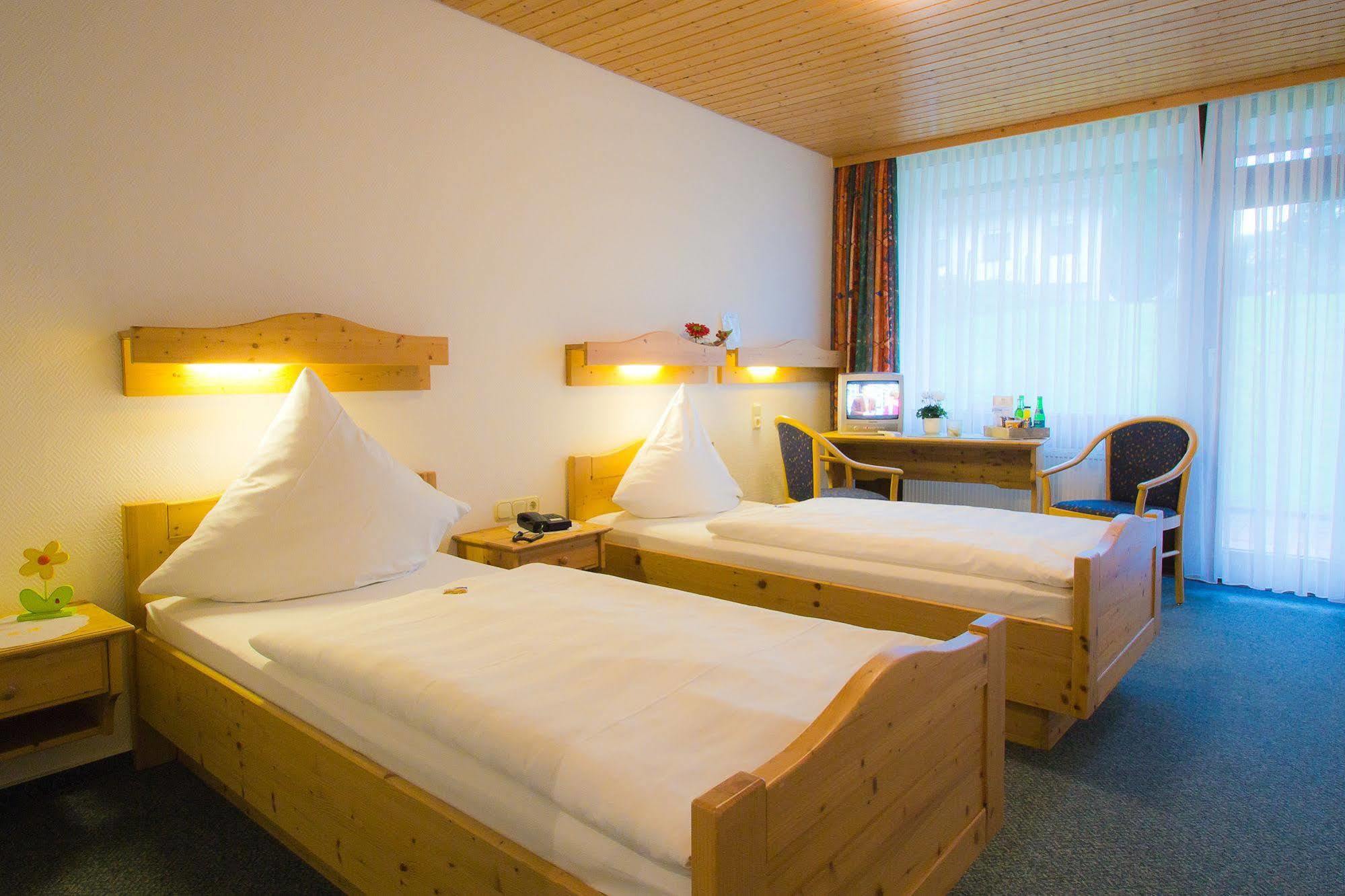 Hotel Am Lingelbach Knüllwald Exteriér fotografie