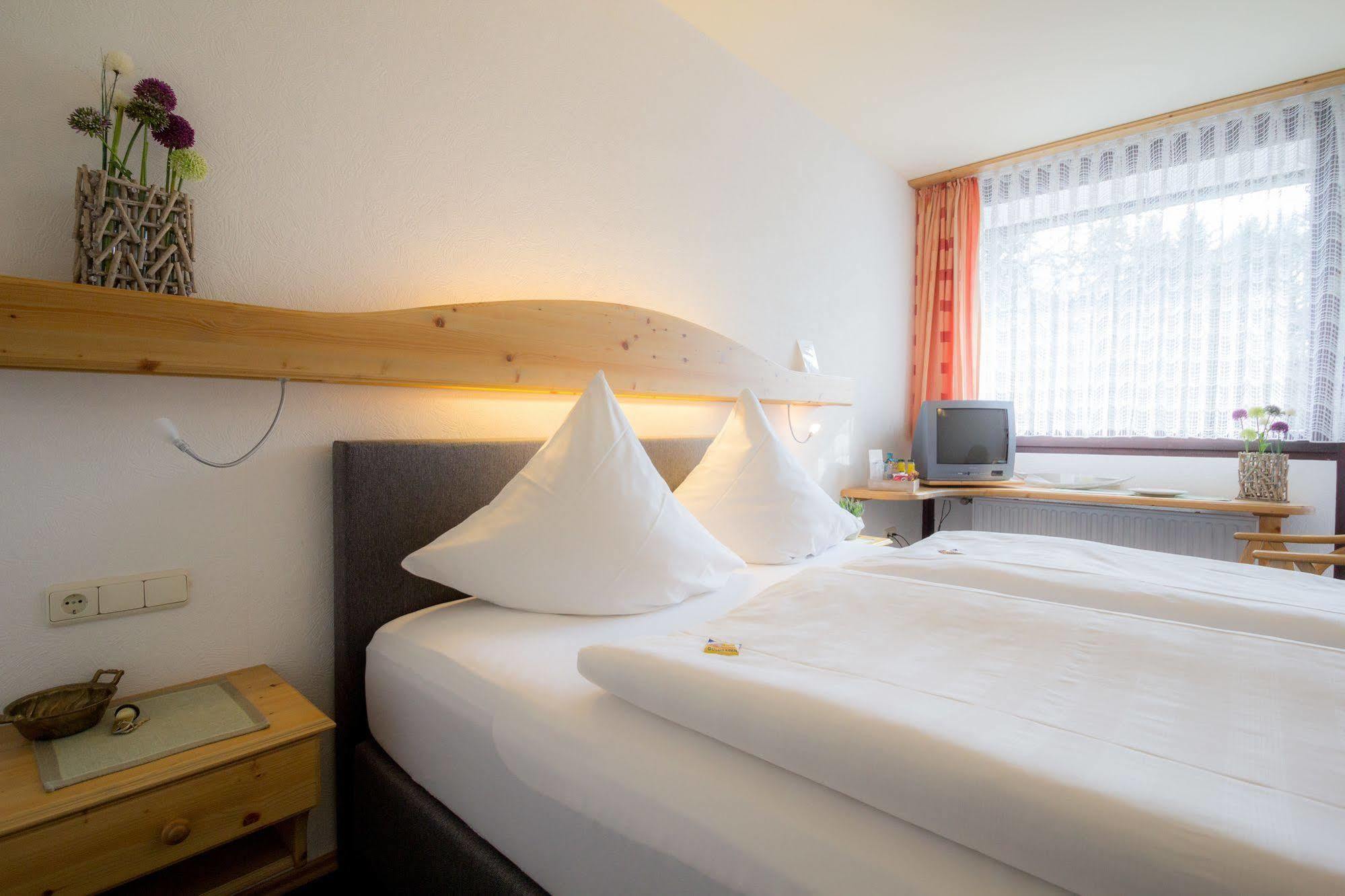 Hotel Am Lingelbach Knüllwald Exteriér fotografie